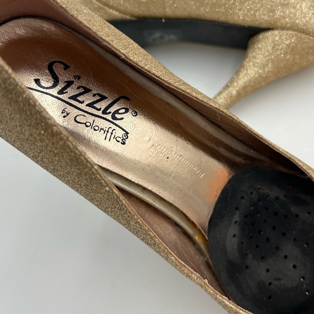 Sizzle by Coloriffics Gold Glitter Pumps - Picture 7 of 7